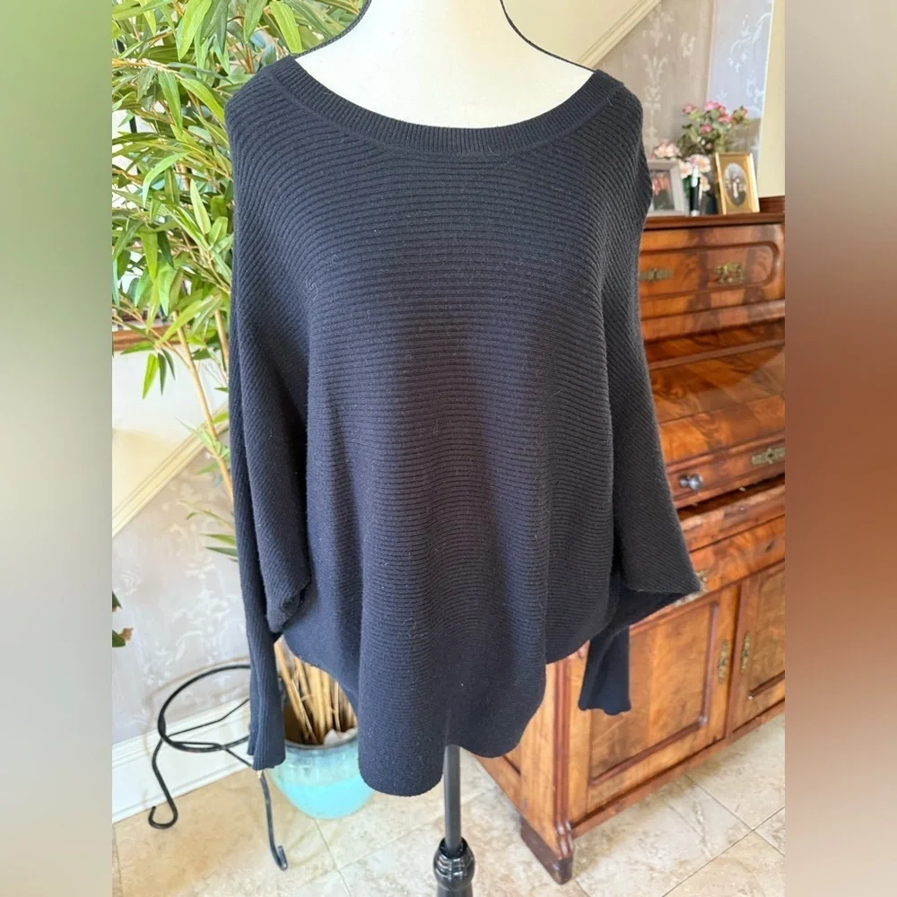 CARMEN by MARC VALVO ladies pull over a crewneck long sleeve black sweater MED - Picture 8 of 14